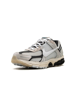 Glow in the dark Nike Vomero 5 FN7649-110