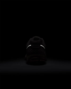 Trusted online sneaker store for WMNS Nike Vomero