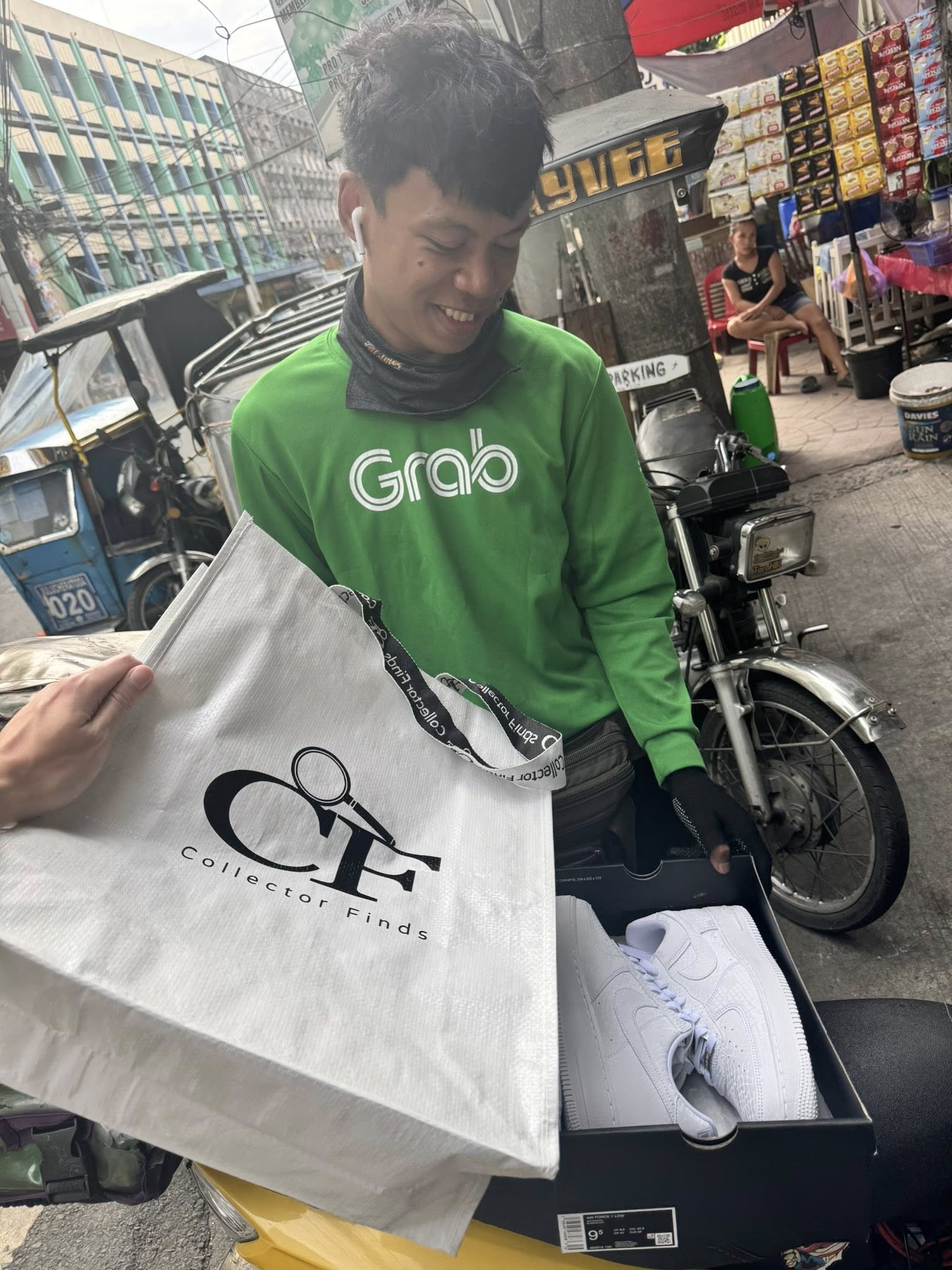 Fast sneaker delivery service from top sneaker shop in the Philippines