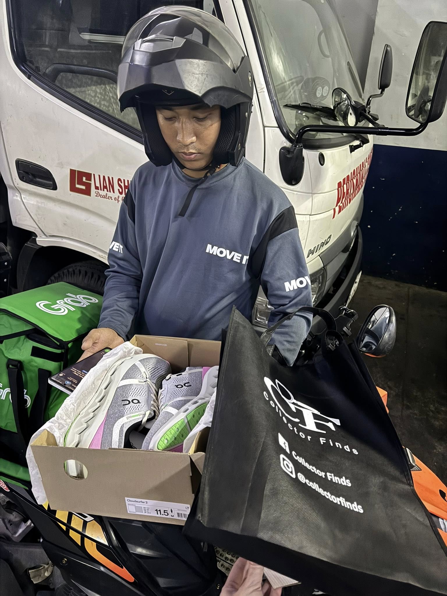 Buy exclusive sneakers Philippines – rider delivery from Collector Finds