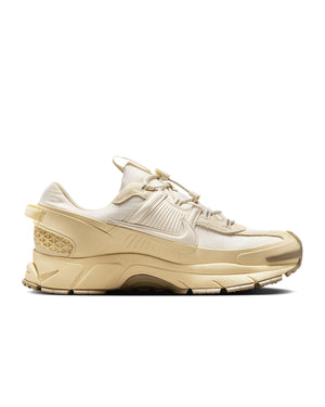 Nike Vomero Roam winterized version Pale Ivory